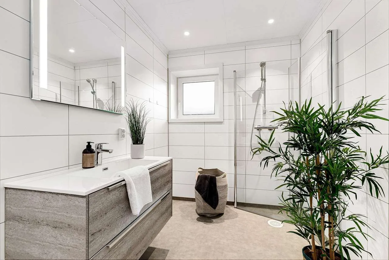 Small Bathroom Ideas: Smart, Stylish Space-Savers
